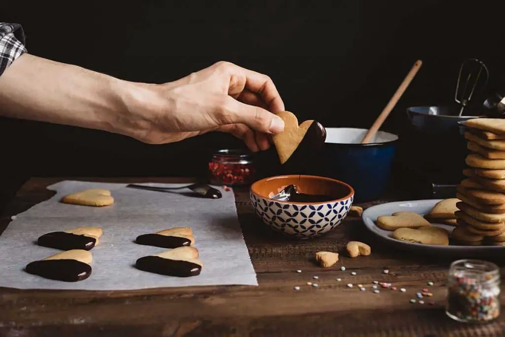 How to melt chocolate chips with coconut oil