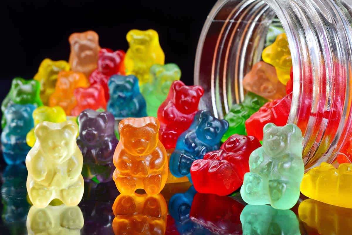 https://cooktilyummy.com/wp-content/uploads/2021/01/how-to-preserve-homemade-gummy-bears-1.jpg