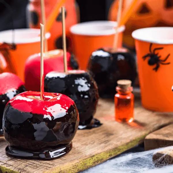 How to Keep Candy Apples From Sticking to Wax Paper