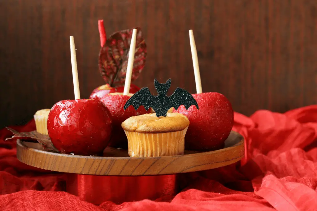 How to Keep Candy Apples From Sticking to Wax Paper